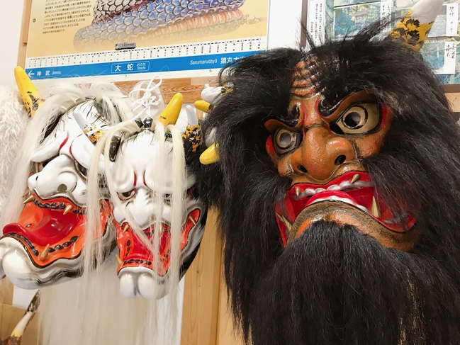 歴史残る石見のおみやげにカラフルな鬼棒はいかが 伝統芸能 石見神楽 のミニ小道具作り体験 神楽殿 美郷町観光協会 美しの郷 みさと 美郷町 観光ガイド